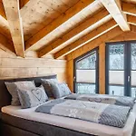 Aus Holz 木屋 加爾米施-帕滕基興